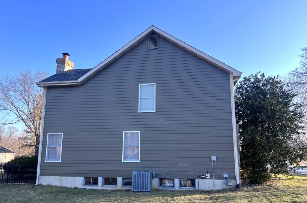 Gray James Hardie lap siding replacement on existing St. Louis home