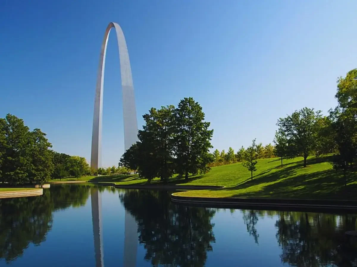 The Gateway Arch seen across the south reflecting pond, Lake Saint Louis, MO